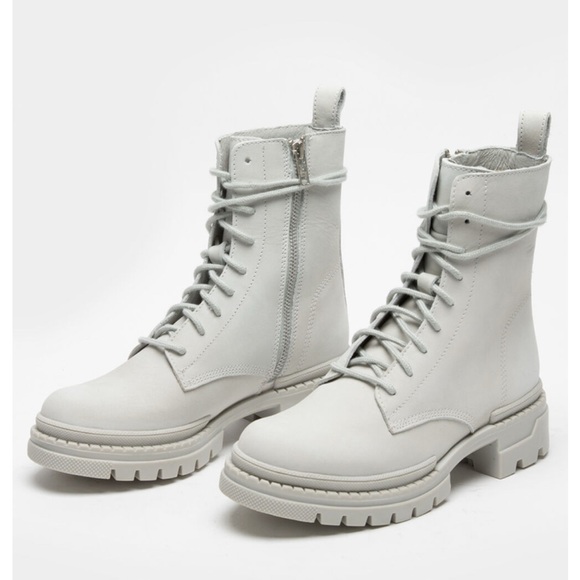 Steve Madden Jamisyn Combat Boot 🤍 - Picture 6 of 9